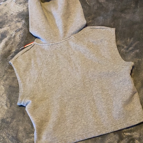 Mossimo Muscle tee sweater. - Picture 4 of 4